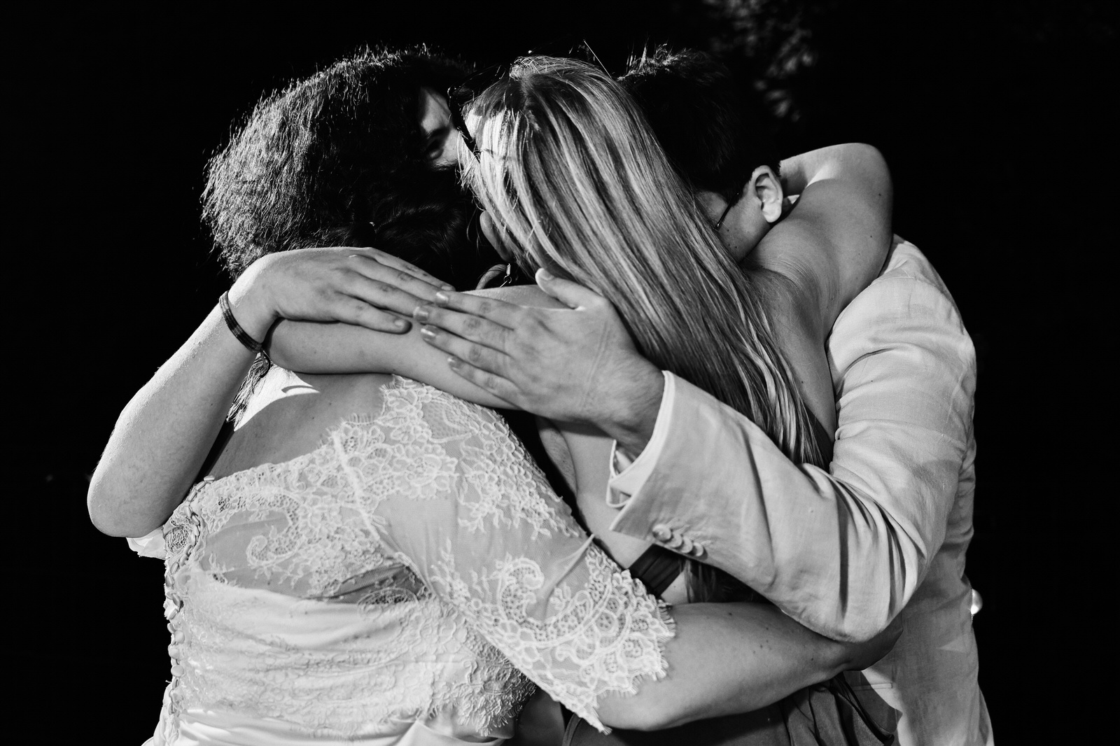 Dessin représentant Elvire et Xavier, duo de photographes et vidéastes de mariage, réalisé par patate masquée